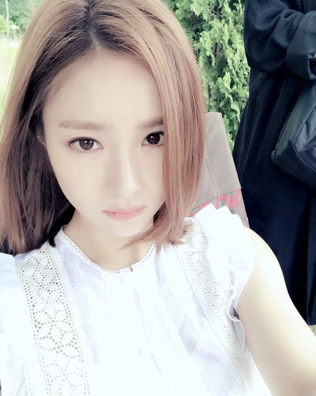 Shin Se Kyung makin cantik dengan style rambut pendek. © koreaboo.com