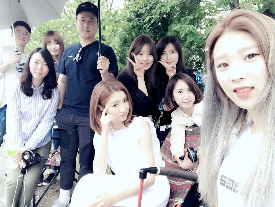Shin Se Kyung saat berada di lokasi syuting. © koreaboo.com
