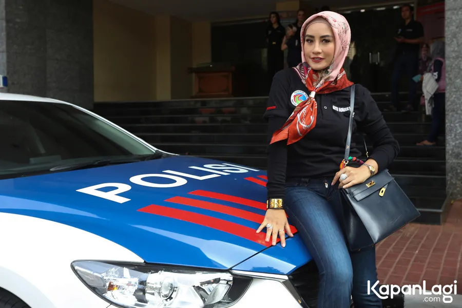Shinta Bachir dilaporkan oleh Robby Abbas yang mengaku sebagai mantan mucikarinya. ©KapanLagi.com/Budy Santoso