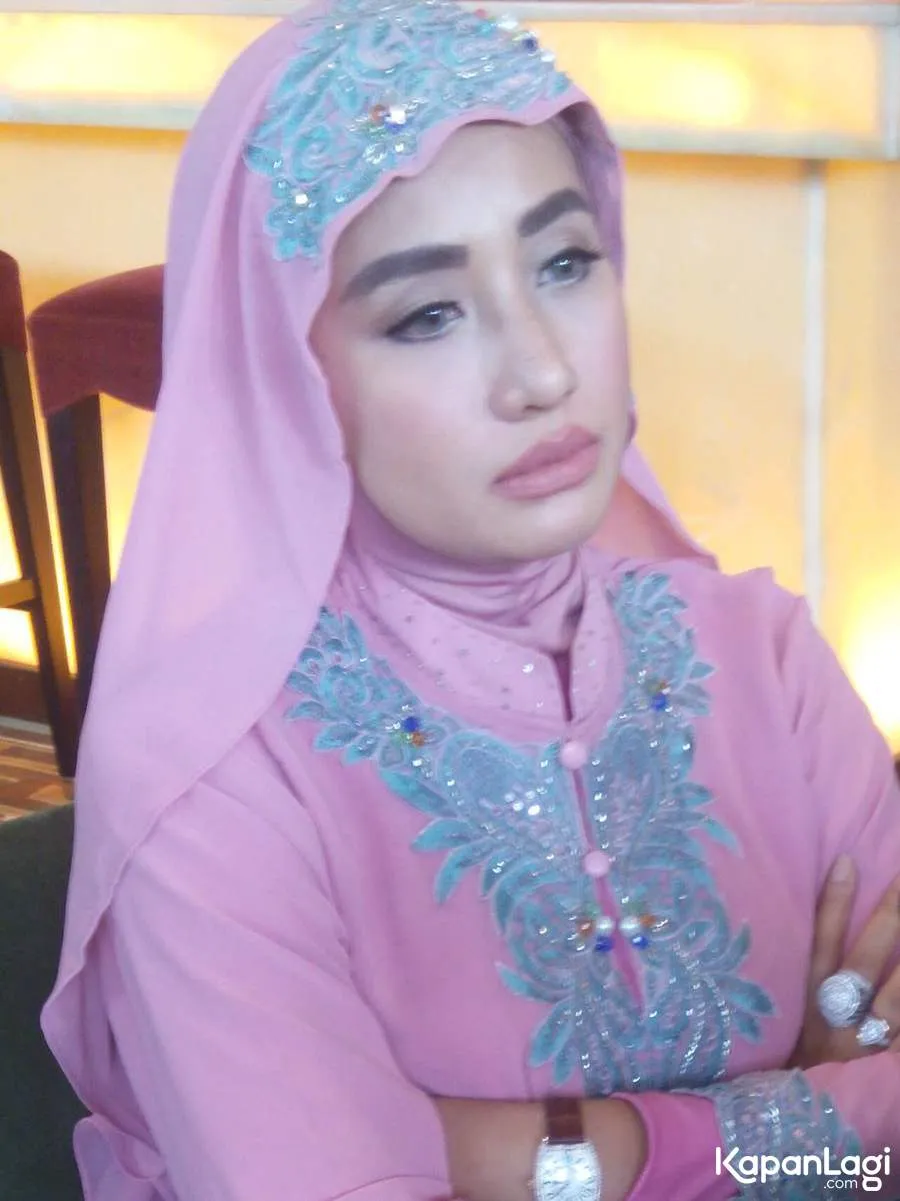 Shinta cerita dengan mata berkaca-kaca © KapanLagi.com®/Abbas Adi Nugroho