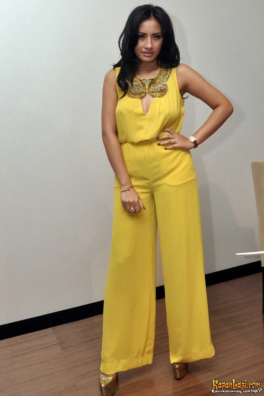Shinta Bachir merasa dirugikan dengan adanya video dirinya yang tengah berganti baju.
