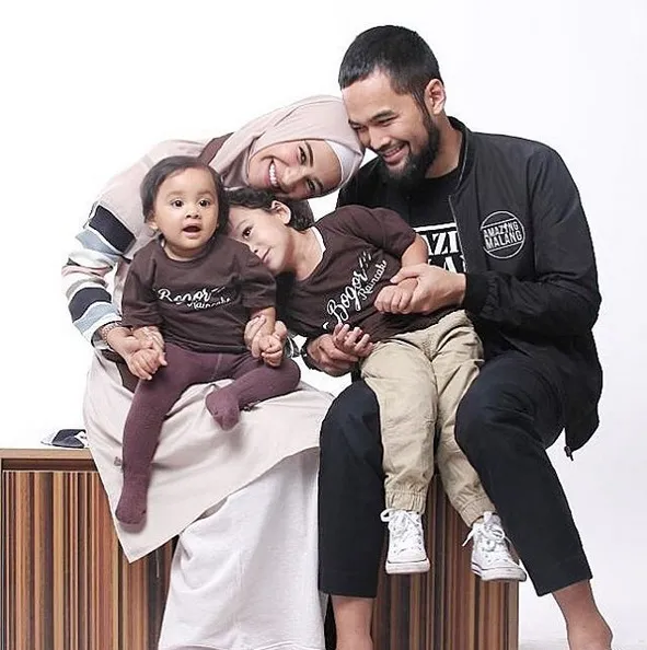 Bersama dengan kedua anaknya, Shireen dan Wisnu membangun sebuah keluarga yang bahagia. /©instagram.com/shireensungkar