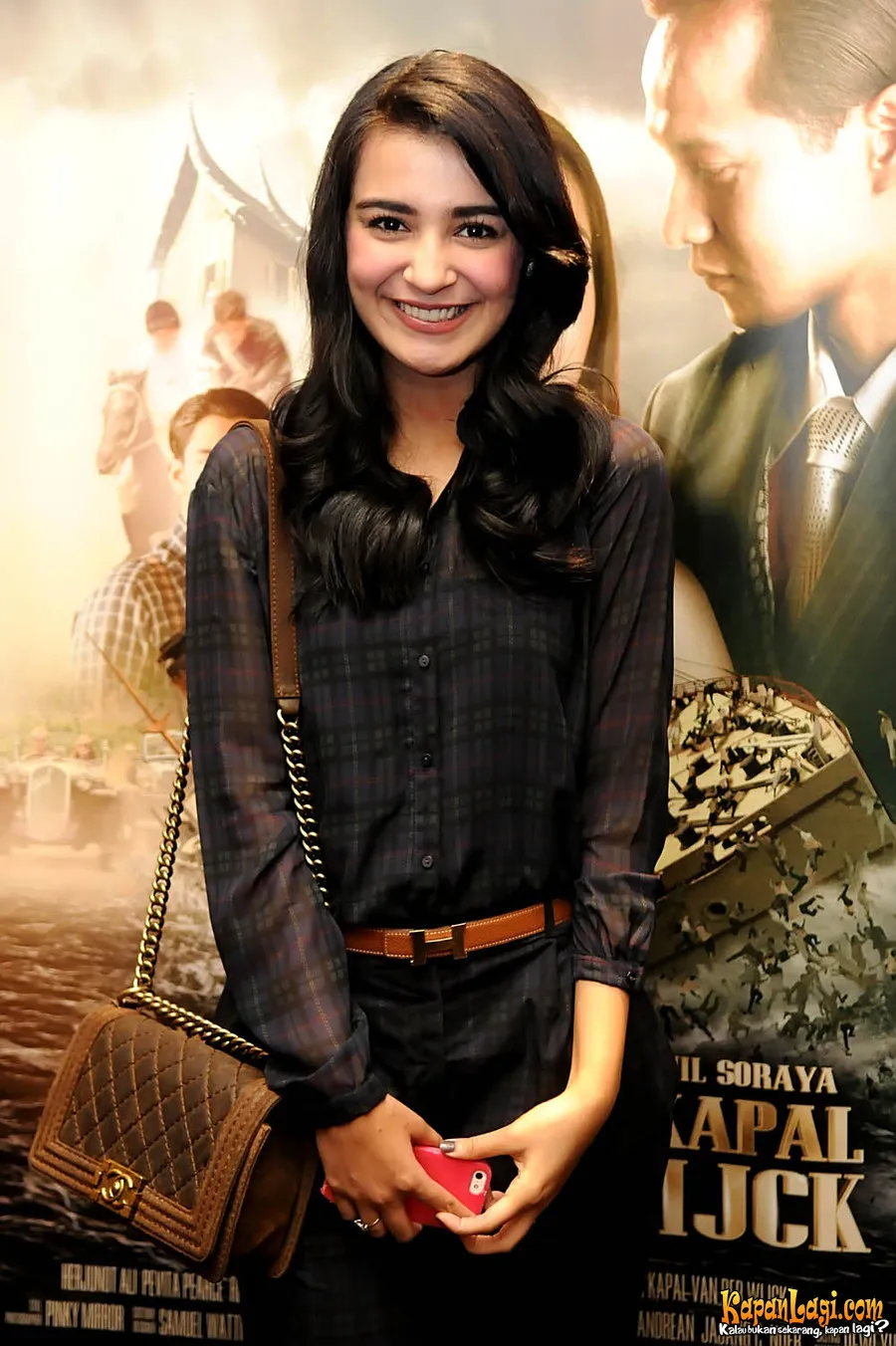 Shireen Sungkar tengah hamil tiga bulan. 