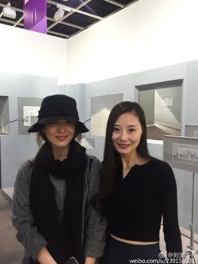 Song Hye Gyo dan seniman Liu Yujie © Liu Yujie's Weibo