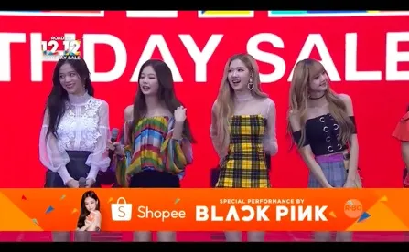Personel Blackpink di tengah sesi interview pada acara “Road to 12.12 Birthday Sale”