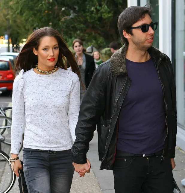rapper example resmi nikahi erin mcnaught di australia