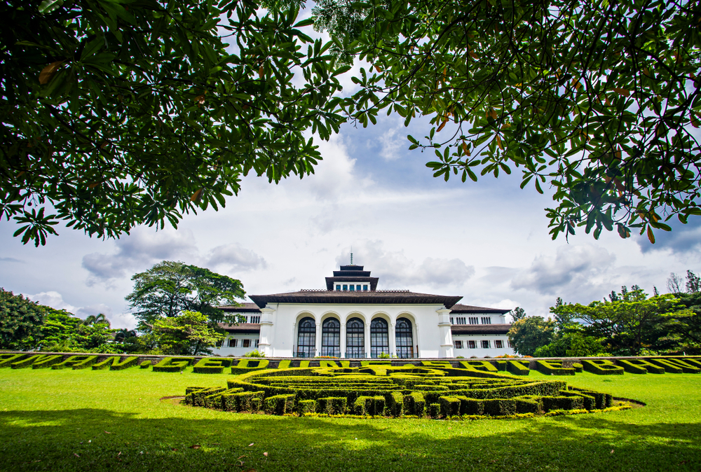 10 Tempat Wisata Populer Di Bandung Yang Bisa Bikin Liburanmu Makin ...