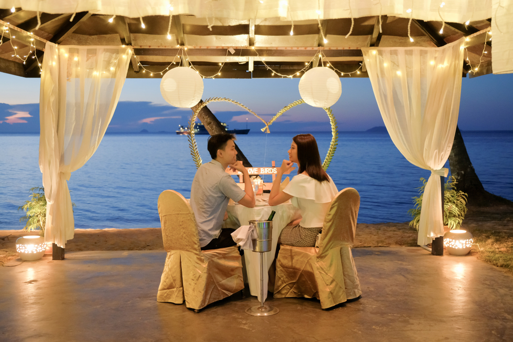 Romantic dinner ala Korean drama. (c) Shutterstock 