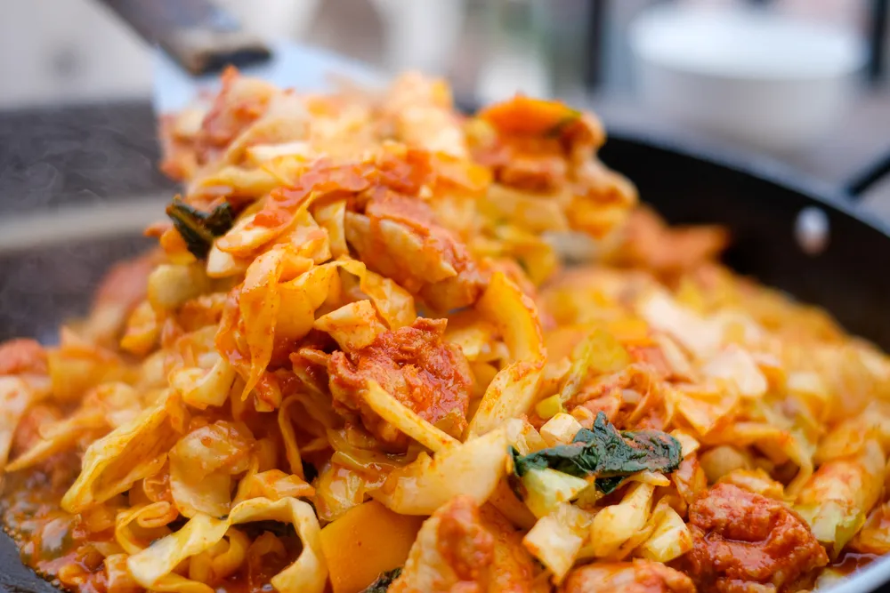 (c) Dakgalbi / (c) Shutterstock