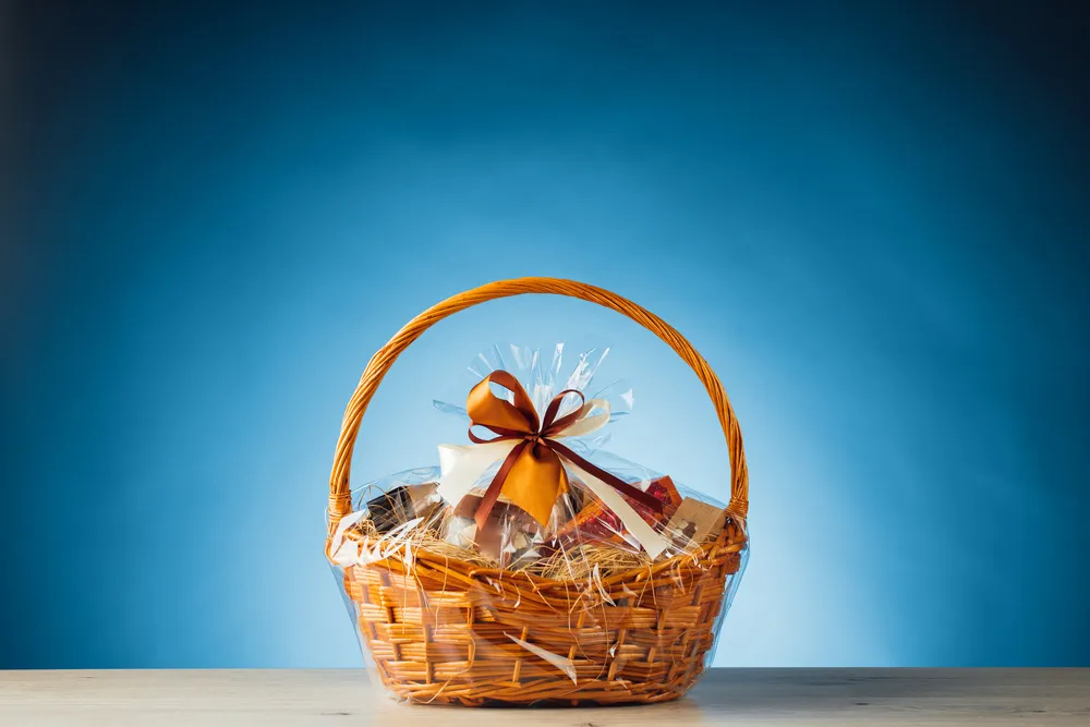 (c) Shutterstock