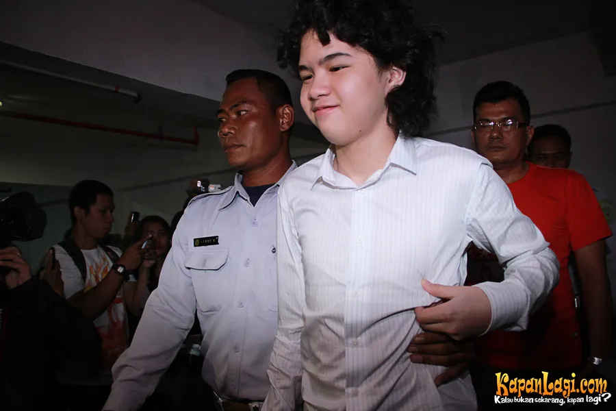 Dul saat jalani sidang sebelumnya. Kini ia bersiap menghadapi akhir dari kasus tabrakan yang menimpanya. @KapanLagi.com®