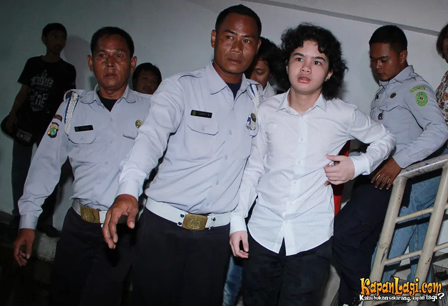 Dul siapkan 'surat cinta' untuk majelis hakim. @KapanLagi.com®