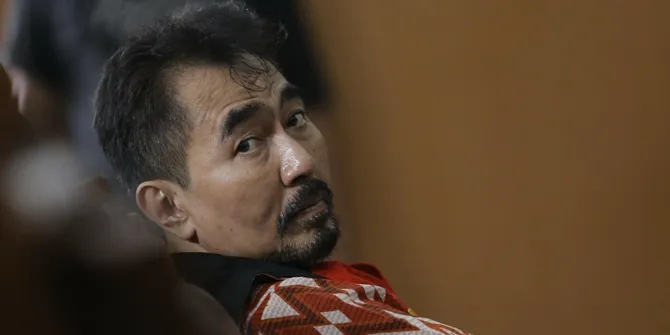 Meski masih diberi pilihan oleh JPU, saksi Aa Gatot memilih untuk mengundurkan diri. © KapanLagi.com/Agus Apriyanto