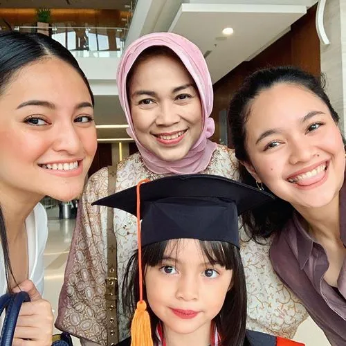 Ibu dan Adik Marshanda
