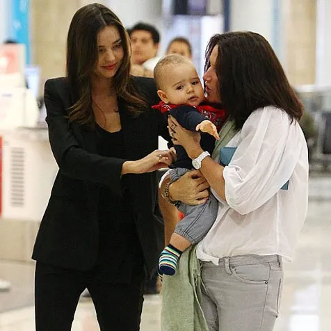 Miranda Kerr, Therese Kerr dan Flynn Bloom semasa kecil @ dailymail.co.uk