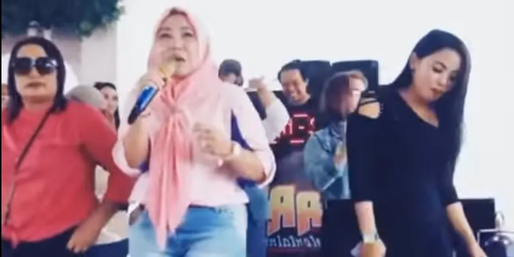 DJ Xilo - Sikok Bagi Duo dan Terjemahan