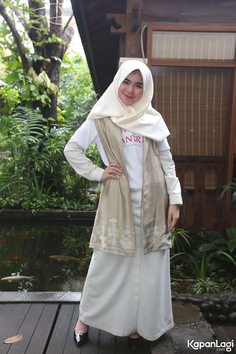 Sivia berhijab demi perannya dalam CAHAYA CANTIK PESANTREN/©KapanLagi.com®/Budy Santoso