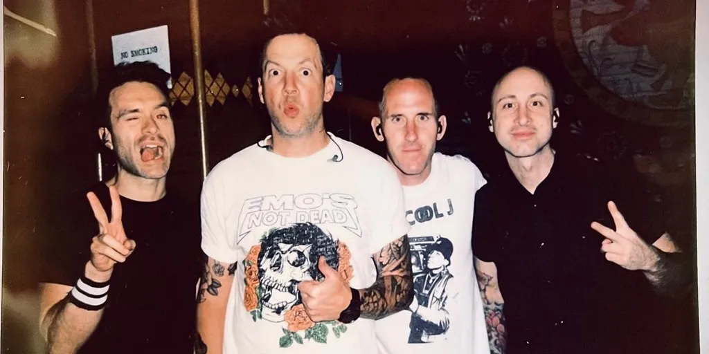 Simple Plan - God Must Hate Me (Terjemahan)