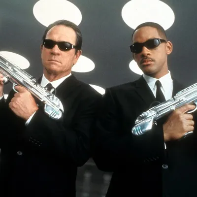Sinopsis Film MEN IN BLACK II yang Tayang di TV Malam Ini, Sabtu, 21 November 2025 Jam 21.00