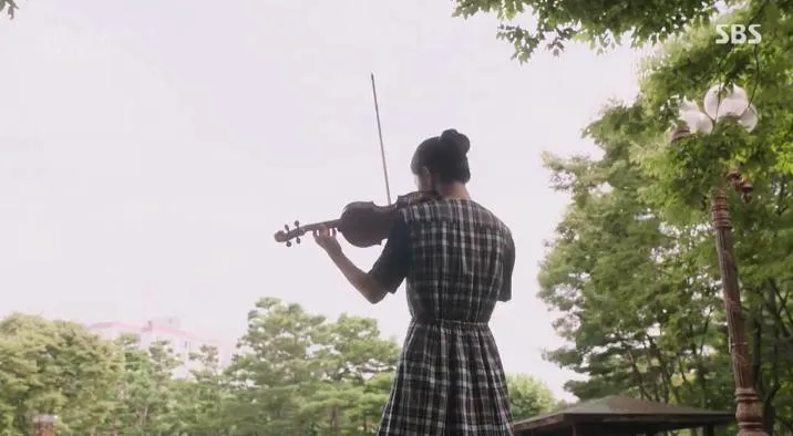 Semangat Seo Ri Berlatih Biola