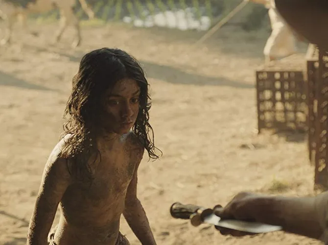 Mowgli berasa hidup di dua alam. (Courtesy of Netflix)