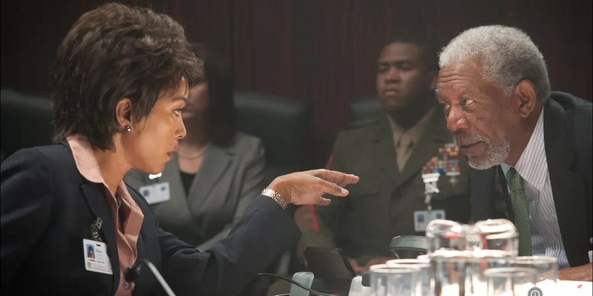 Morgan Freeman dan Angela Bassett dalam Film OLYMPUS HAS FALLEN (Credit: imdb.com/title/tt2302755)