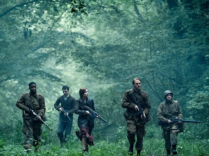 Film zombie yang penuh action dan tentu saja ledakan. (Courtesy of Bad Robot)