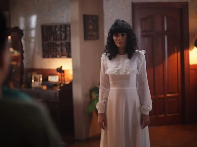 Mirip nggak dengan mendiang Suzzanna semasa hidup? (Credit: Soraya Intercine Films)