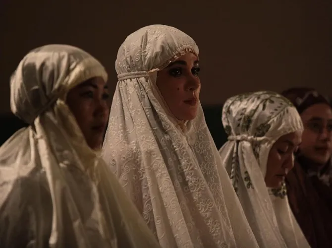 Butuh waktu cukup lama sampai akhirnya mereka menemukan Luna Maya. (Credit: Soraya Intercine Films)