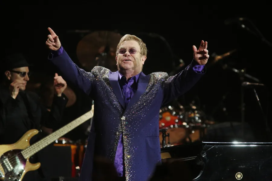 Elton John tak akan wariskan hartanya kepada anak. ©Splashnews