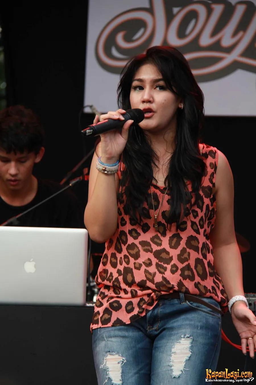 Sissy Priscillia tengah hamil anak kedua. ©KapanLagi.com®
