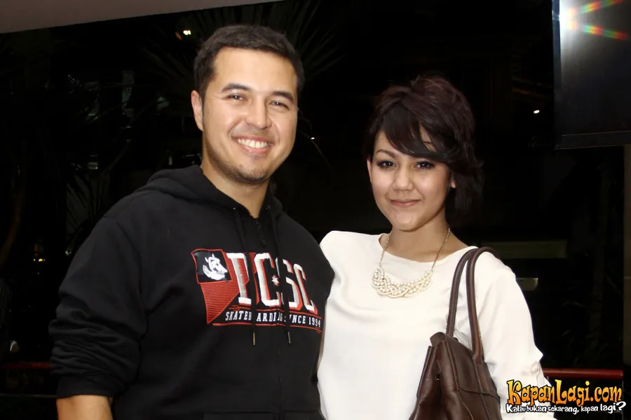 Meski tengah hamil, Sissy Priscillia tetap percaya diri dengan tubuhnya di depan suami. ©KapanLagi.com®