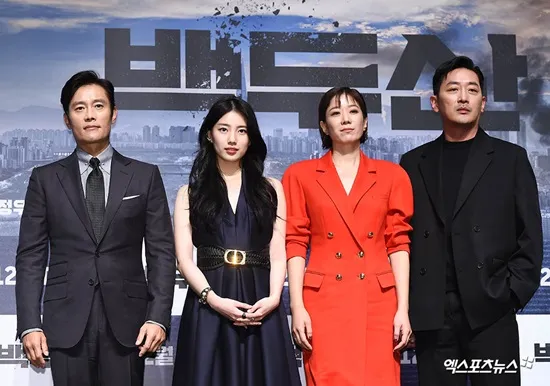 (dari kiri) Lee Byung Hun, Suzy, Jeon Hye Jin, Ha Jung Woo © xportsnews.com