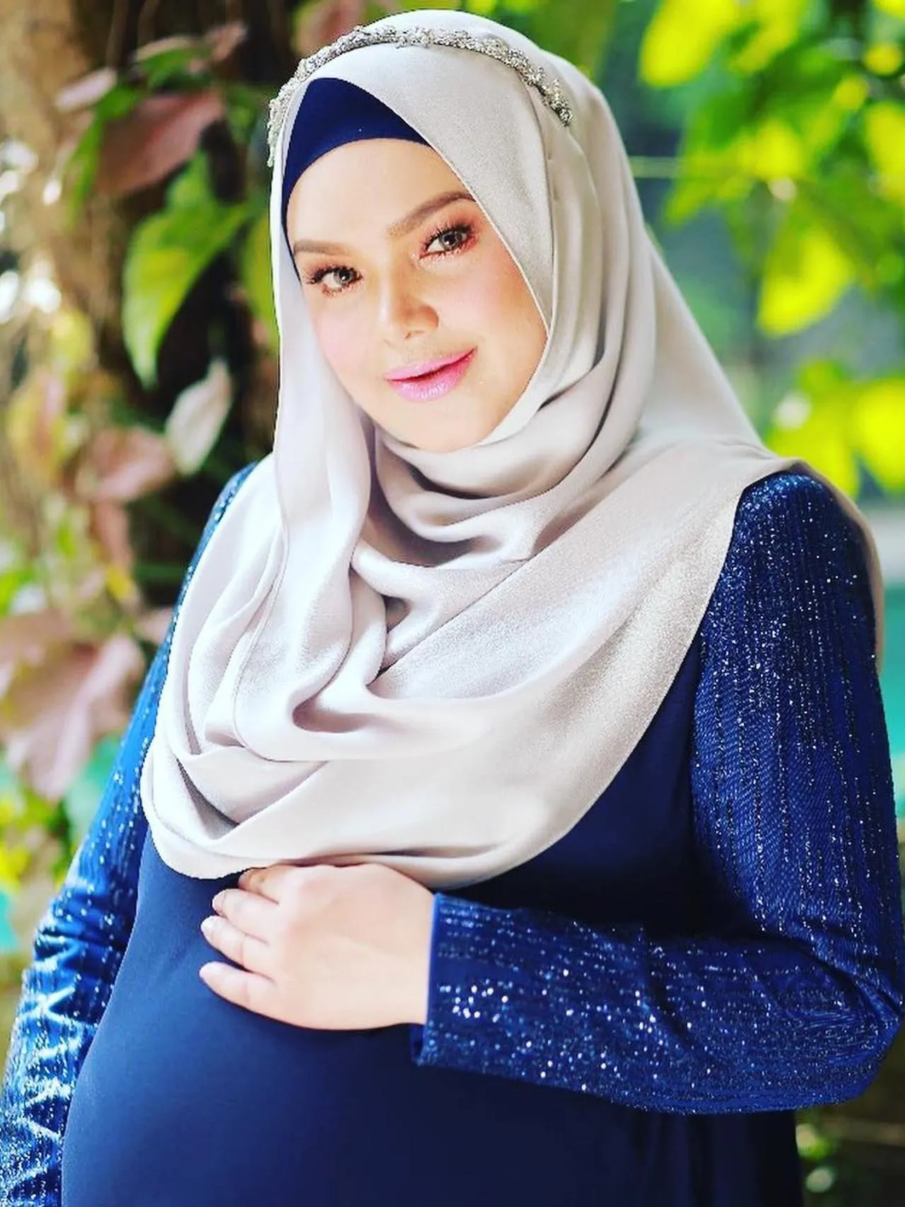 Suami Siti Nurhaliza yang akan mengumumkan nama sang anak. (Credit: instagram.com/ctdk)