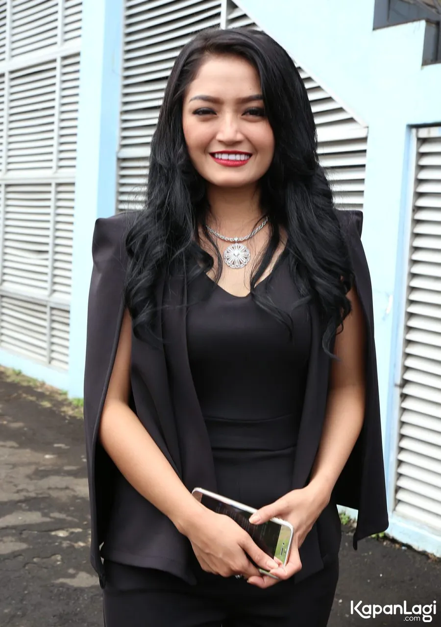 Siti Badriah senang bisa tampil di ultah MNC © KapanLagi.com®/Agus Apriyanto