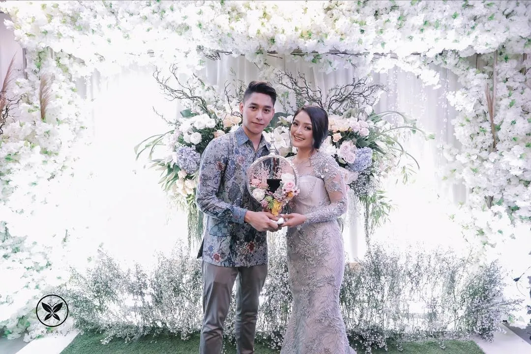 Prosesi lamaran Sibad dan Kris foto: instagram/sitibadriah