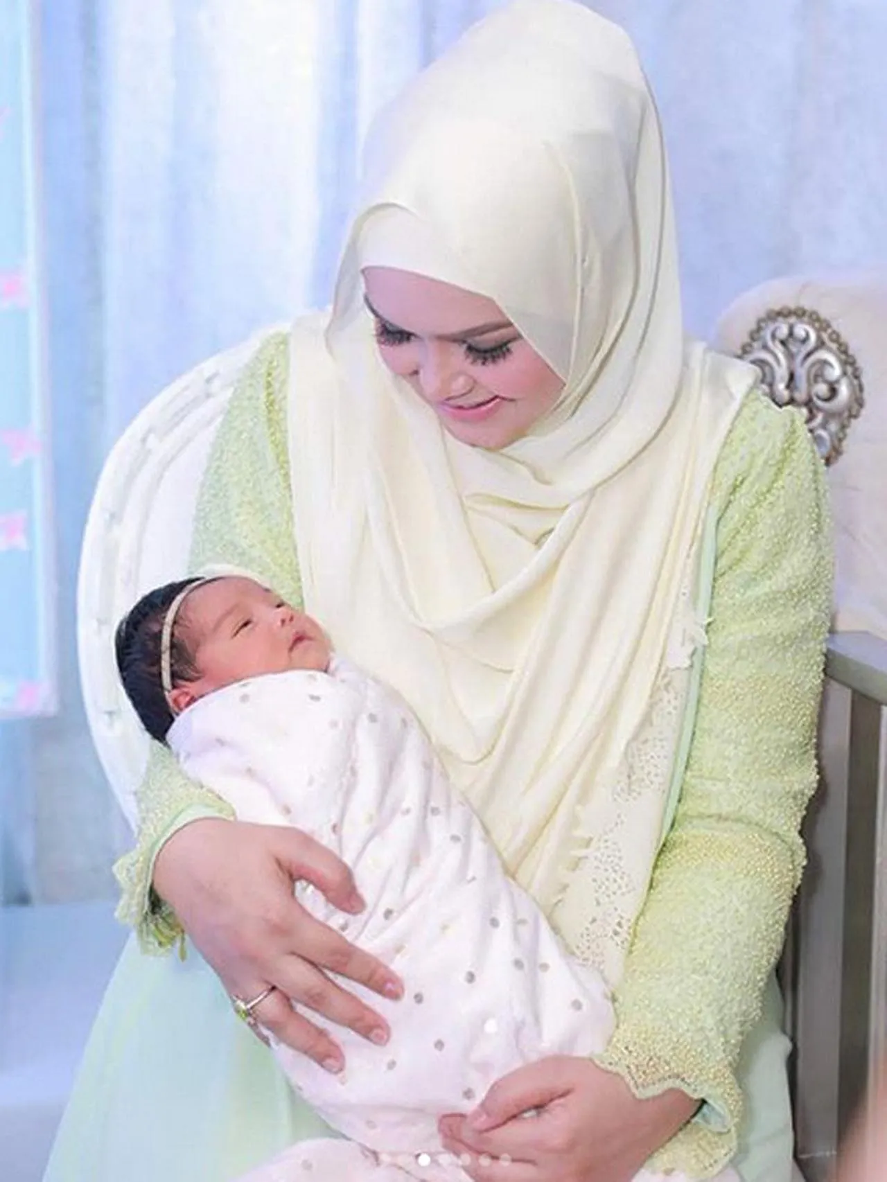 Siti Nurhaliza bersama Siti Aafiyah. (Credit: instagram.com/ctdk)