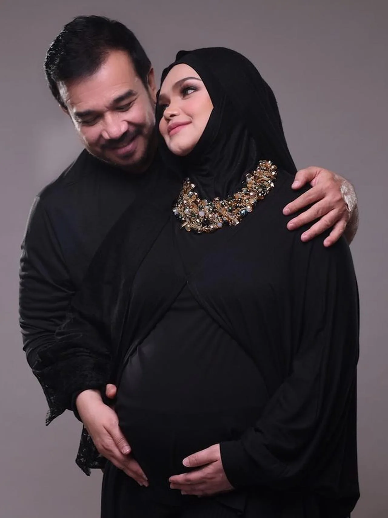 Siti Nurhaliza dan Datuk Seri Khalid Mohamad Jiwa. (Credit: instagram.com/ctdk)