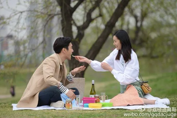 Siwon dan Liu Wen saat sedang berpiknik di kencan mereka. ©allkpop.com