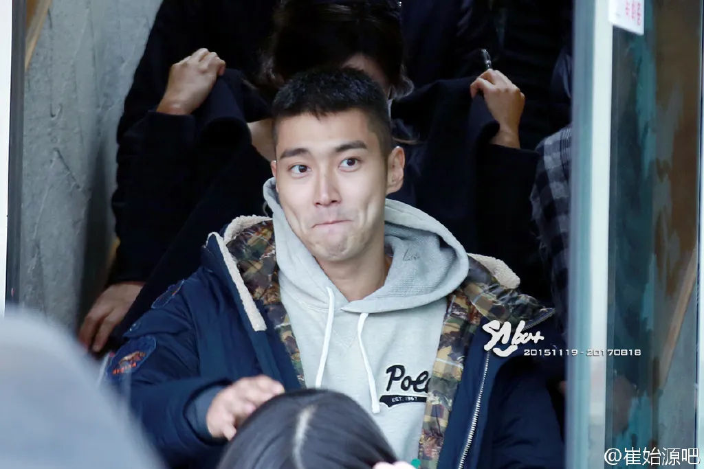 Sudah hampir dua tahun tak bertemu idol-aktor ini, netizen Korea tak sabar menyambutnya kembali. ©credit as tagged