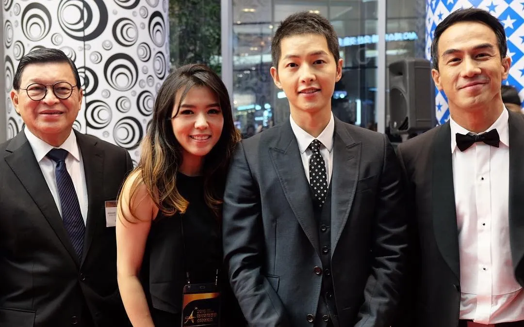Joe Taslim dan Song Joong Ki di red carpet © instagram.com/julietaslim