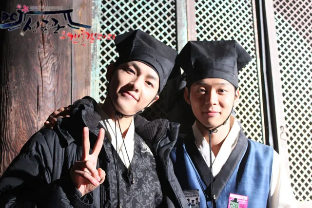 Song Joong Ki dan Yoochun saat main bareng di Sungkyunkwan Scandal © KBS2