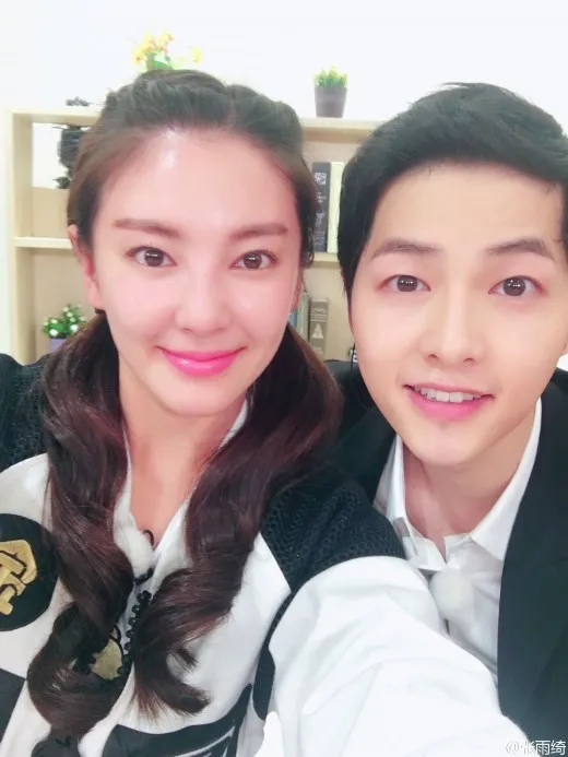 Zhang Yuqi foto bareng Song Joong Ki © Zhang Yuqi's Weibo