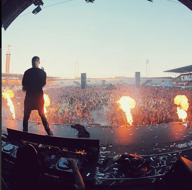 Skrillex dan Diplo ketika tampil di Kings Day Fest, Amsterdam © Skrillex/instagram