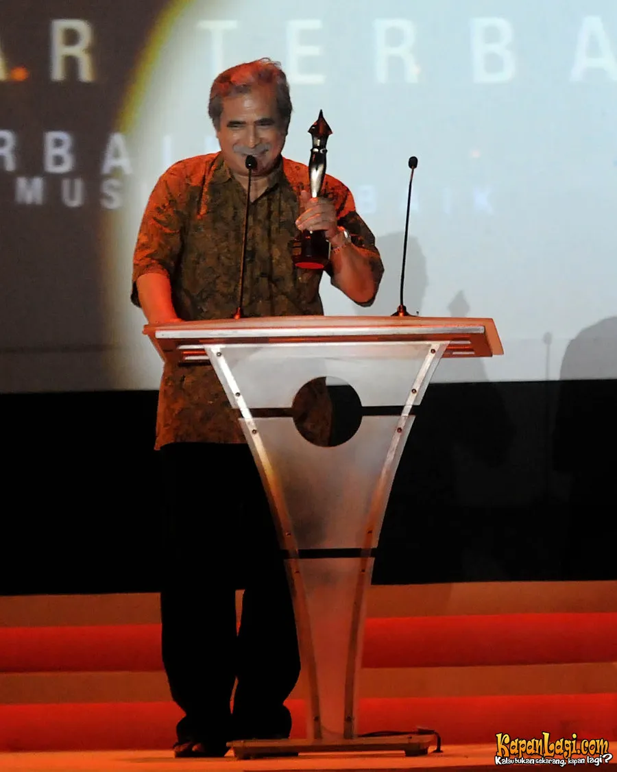 Slamet Rahardjo menyabet penghargaan Pemeran Pria Terbaik lewat film Pahala Terindah