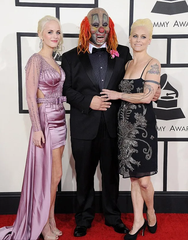 Ada hantu di red carpet @ dailymail.co.uk