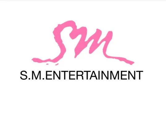 SM Entertainment menangkan piala The Most Wanted Brand in China pada 2015 Hallyu Core Awards. © soompi.com