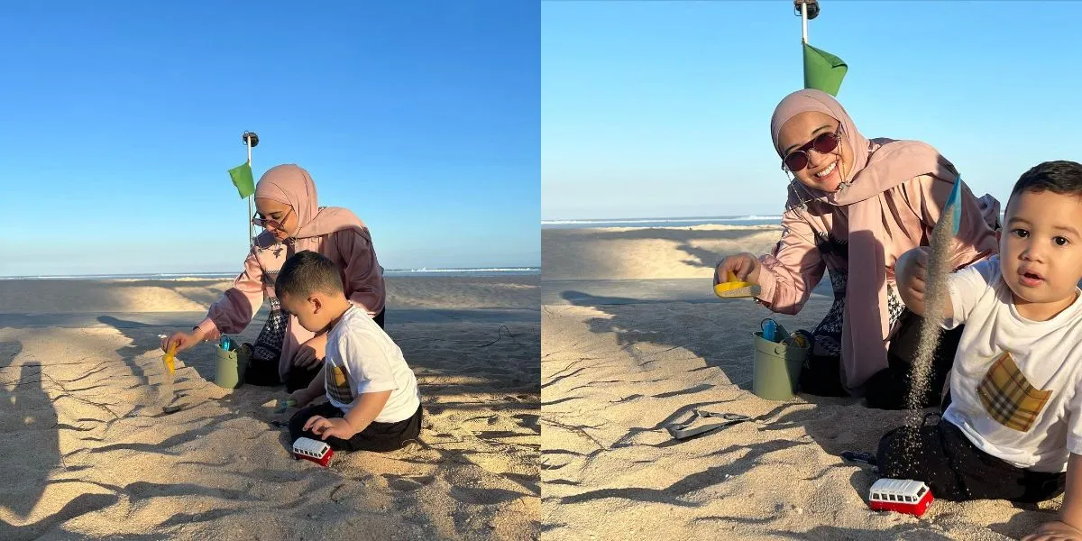Zaskia dan Akkasya bermain di pantai (Credit: Instagram/zaskiasungkar15)