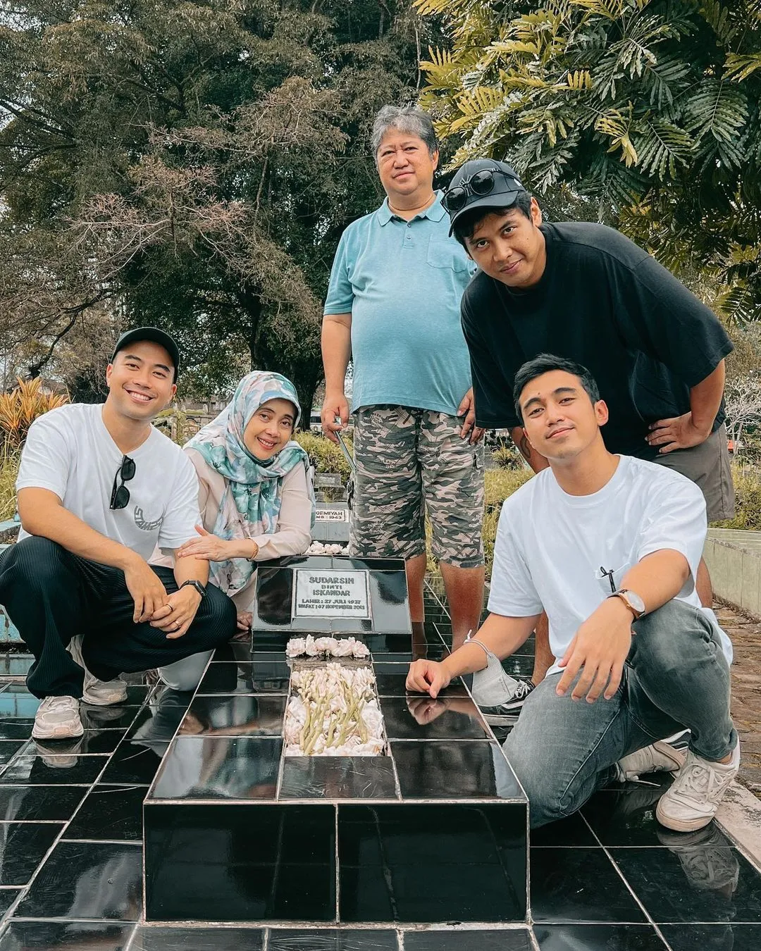 Potrait Vidi Aldiano bersama Keluarganya (Sumber : Instagram @Vidialdiano)