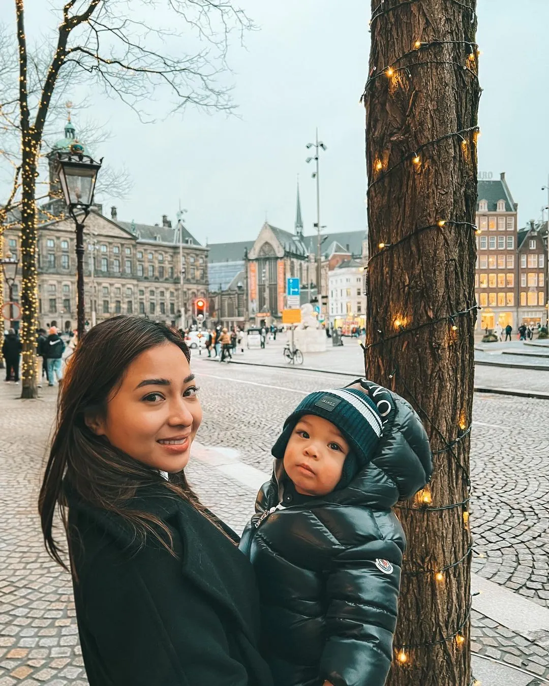 Potret Nikita Willy dan Baby Izz Saat Liburan (Credit: Instagram/indpriw)